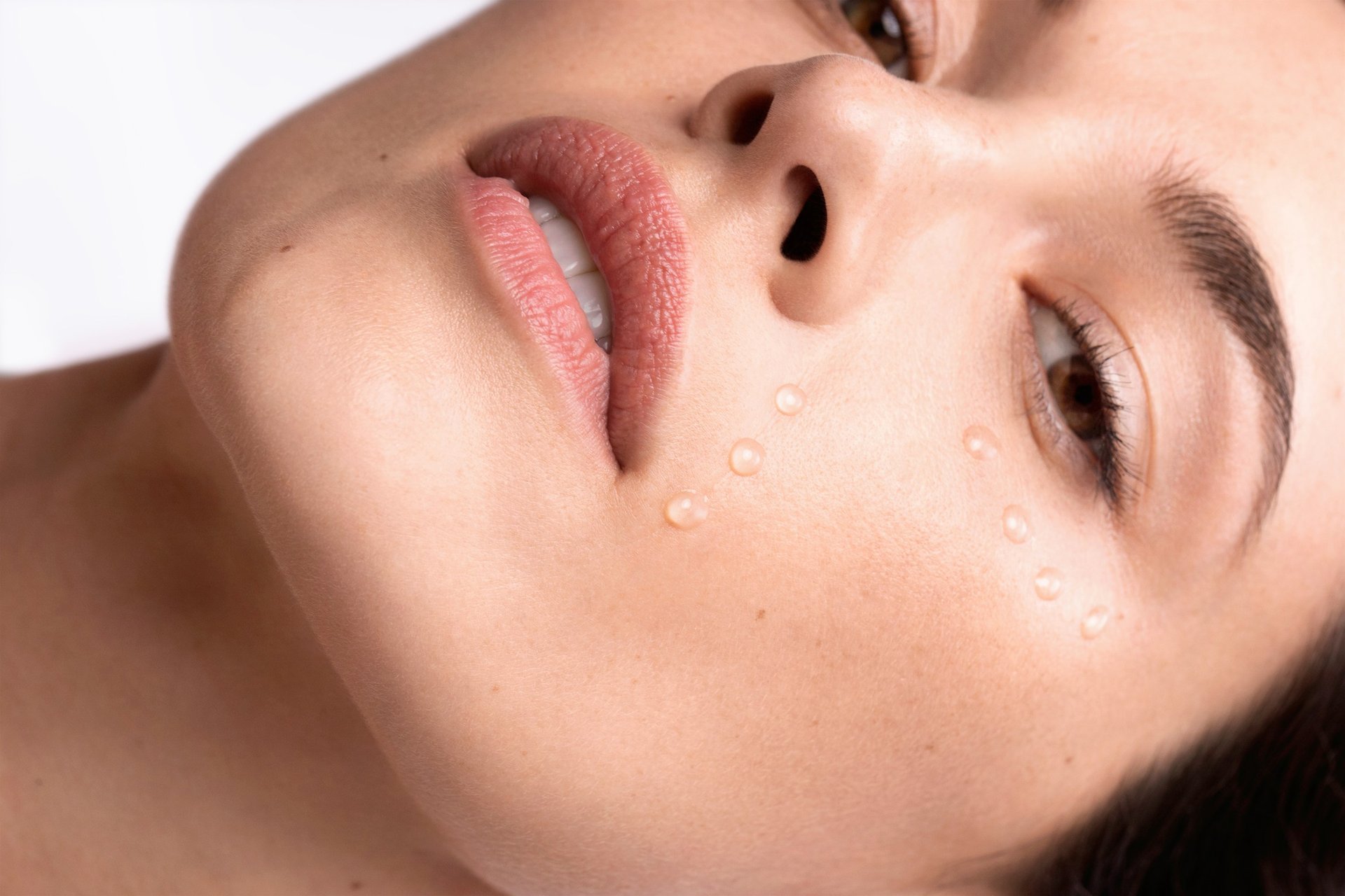 os-seruns-e-cremes-antirrugas-a-adicionar-a-tua-rotina-de-cuidados-com-a-pele