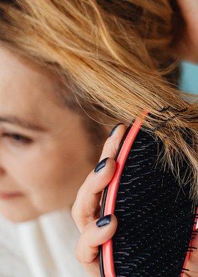 7 erros que estão a tirar volume ao seu cabelo fino