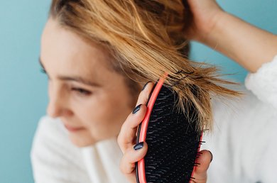 7 erros que estão a tirar volume ao seu cabelo fino