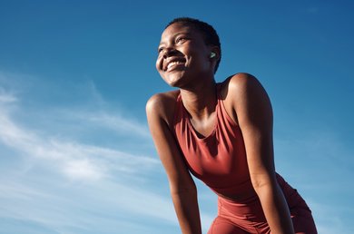 Raios UV: Aprenda como proteger a pele dos raios solares