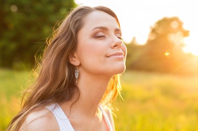 Raios UV: Aprenda como proteger a pele dos raios solares